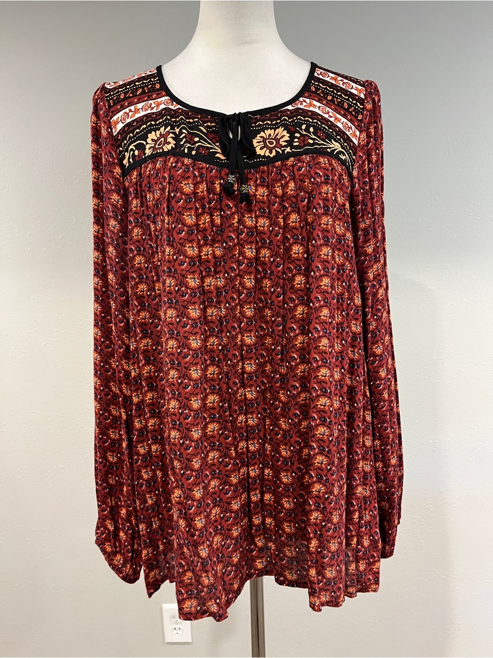 Xhilaration Bohemian Red Floral Peasant top/blouse size  medium
